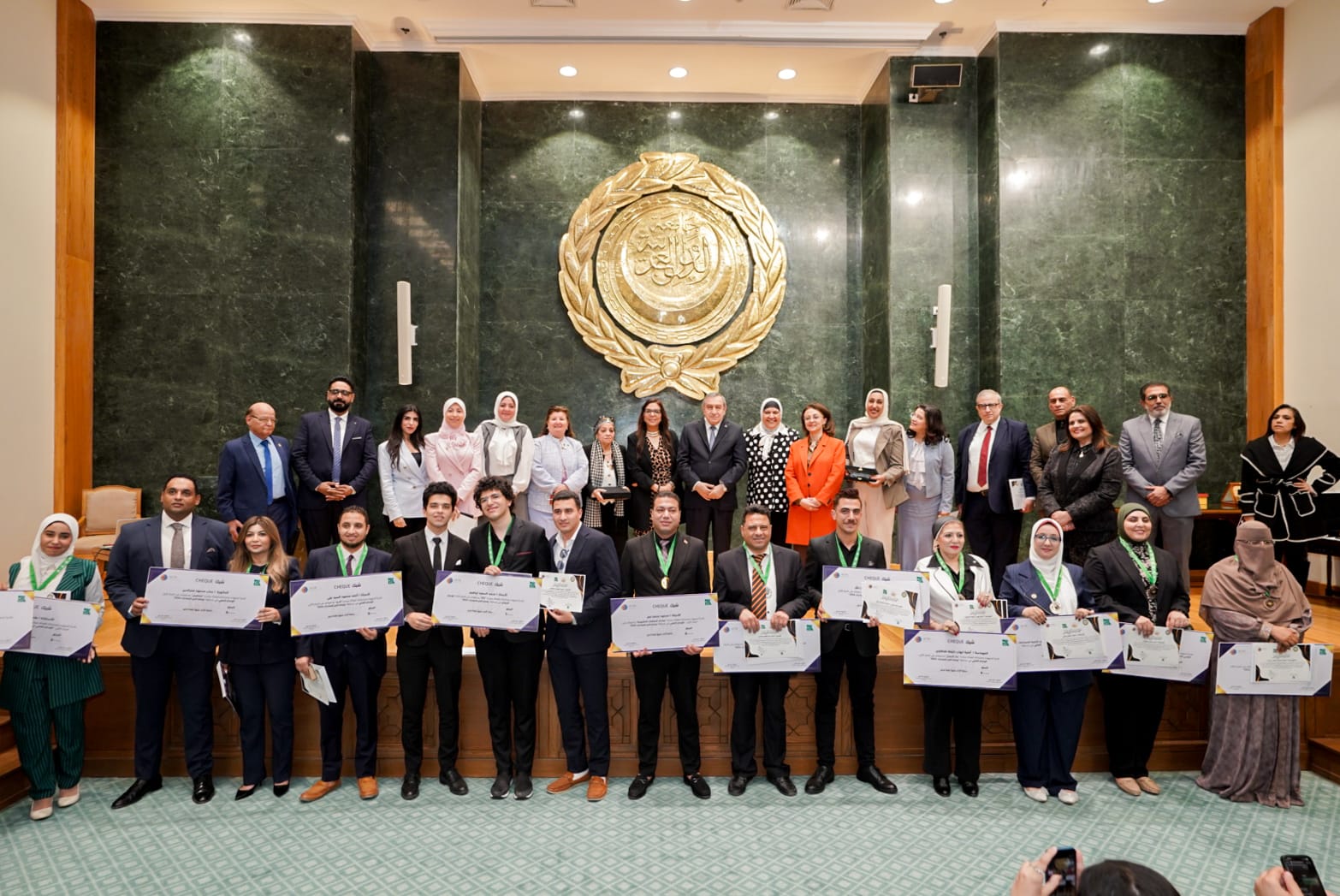 Misr El Kheir Foundation Foto de grupo de los galardonados en una ceremonia oficial
